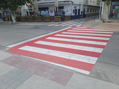 Repintado de la señalización horizontal en diferentes calles del municipio