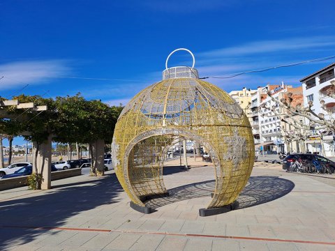 Roses hará el encendido inaugural del alumbrado de Navidad este viernes