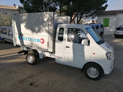 Adquisició d'un vehicle elèctric per realitzar tasques de jardineria